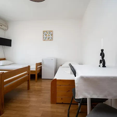 Triple 4305b Guest house